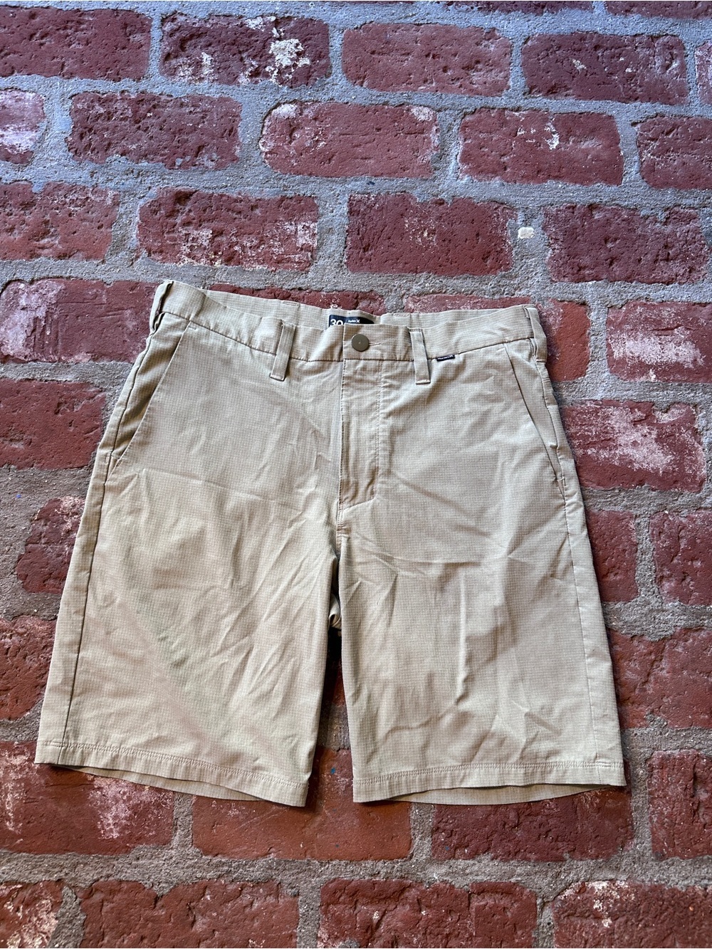 Hurley Beige men’s knee length lightweight shorts size 30